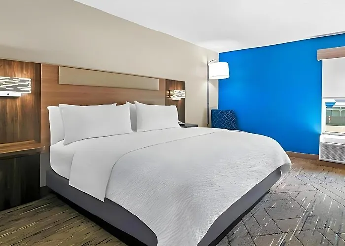Holiday Inn Express & Suites Joplin Southeast