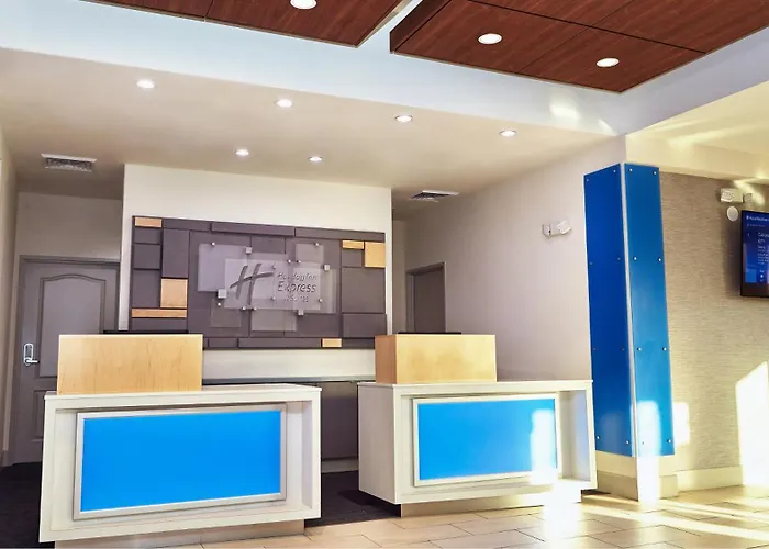 Holiday Inn Express & Suites Corona By Ihg