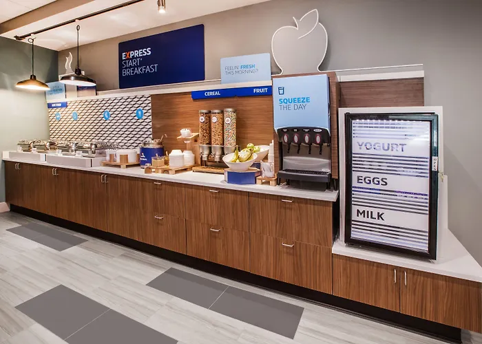 Holiday Inn Express & Suites Kelowna - East By Ihg