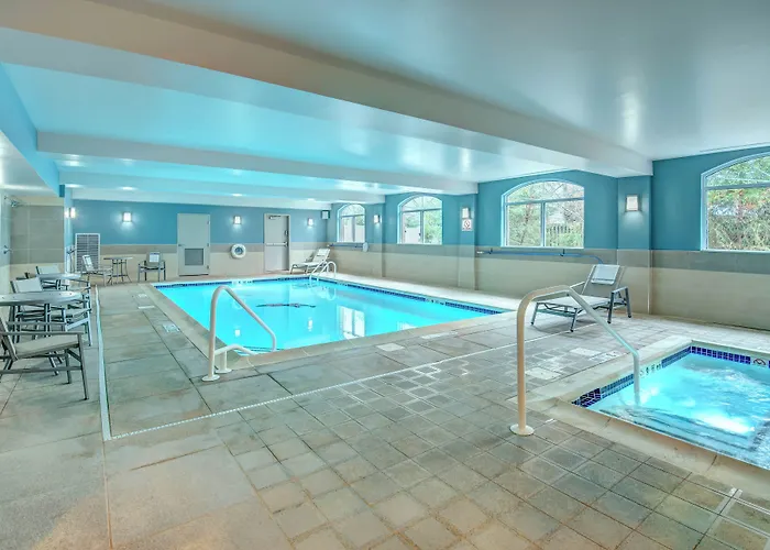 Holiday Inn Express Woodbridge By Ihg