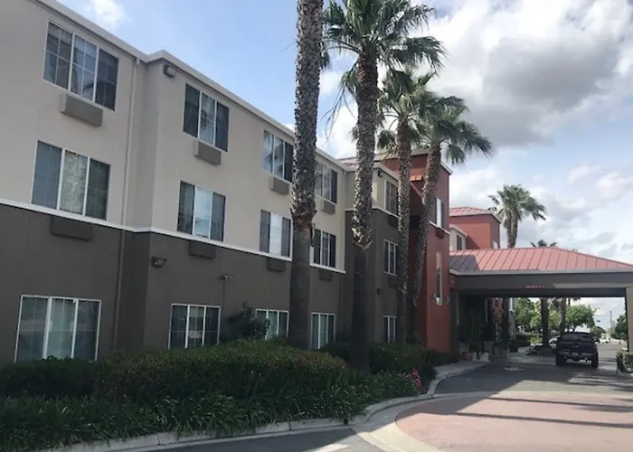 Holiday Inn Express & Suites Tracy By Ihg
