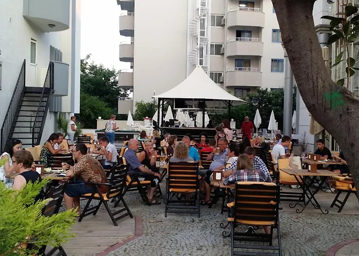 Almena Hotel